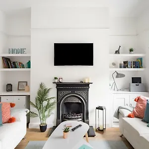https://secret-city-courtyard-cottage-within-chester-city-walls.hotelsin-chester.com