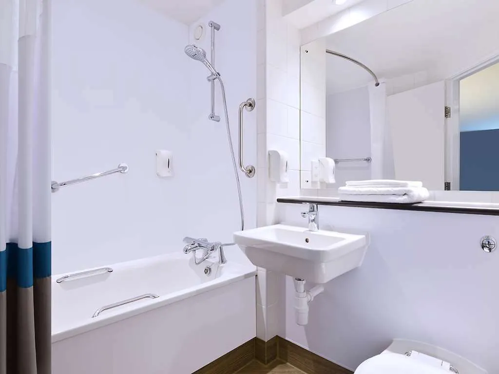 Travelodge Bath Waterside