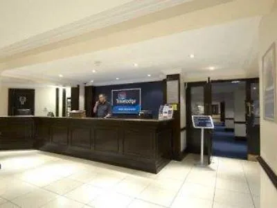 Travelodge Bath Waterside 2*,